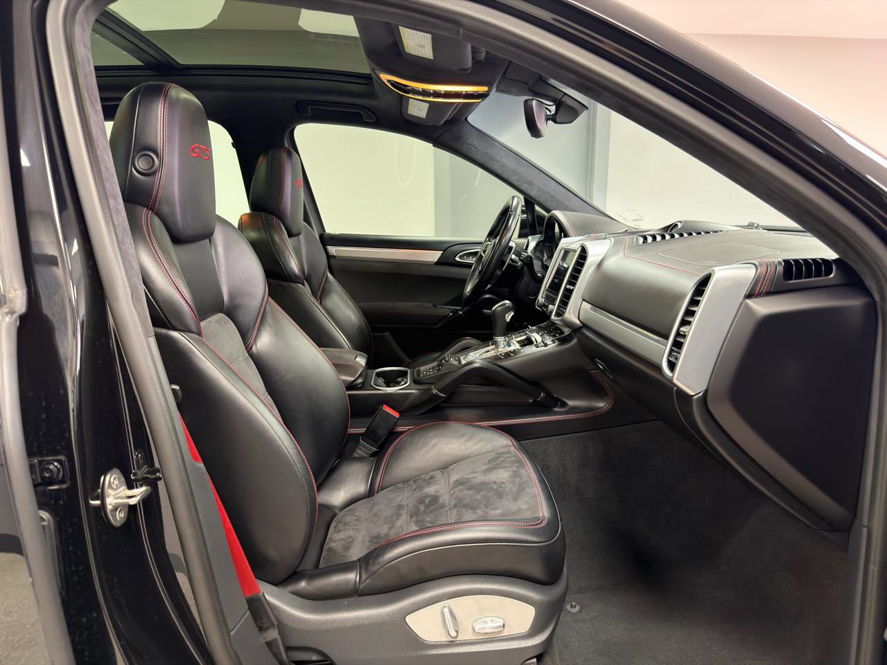 Used 2017 Porsche Cayenne GTS AWD/4WD image 10