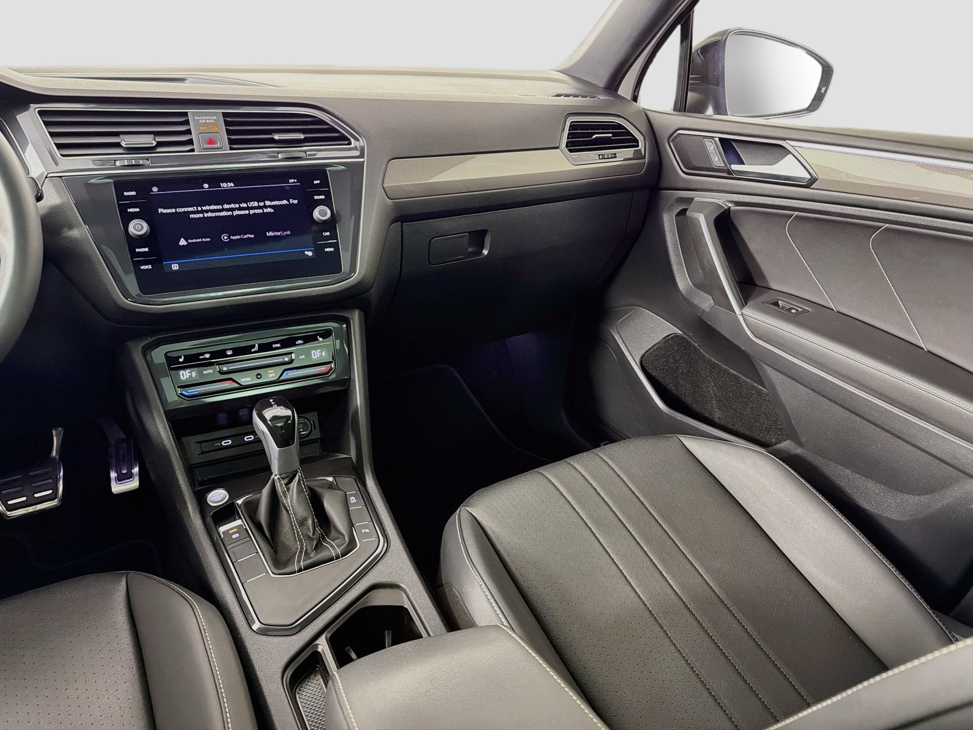 Certified 2023 Volkswagen Tiguan SE R-Line FWD image 21