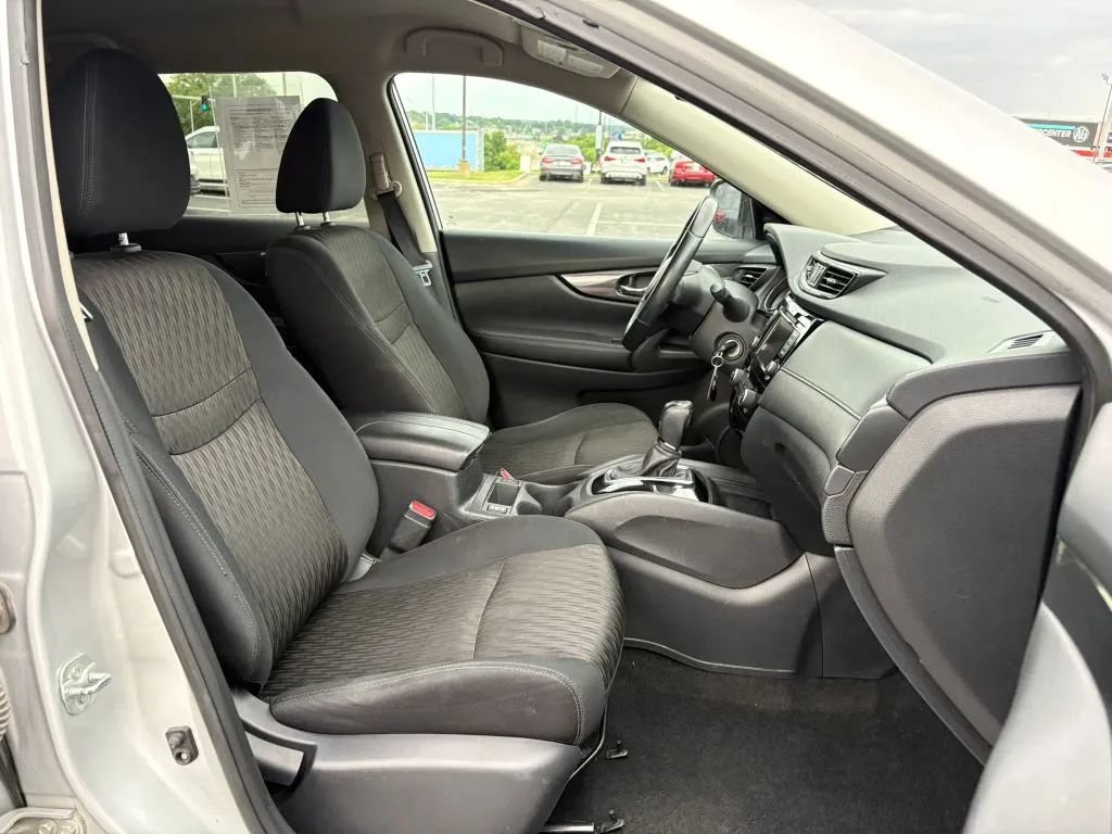 Used 2018 Nissan Rogue S w/ S Value Package AWD/4WD image 16