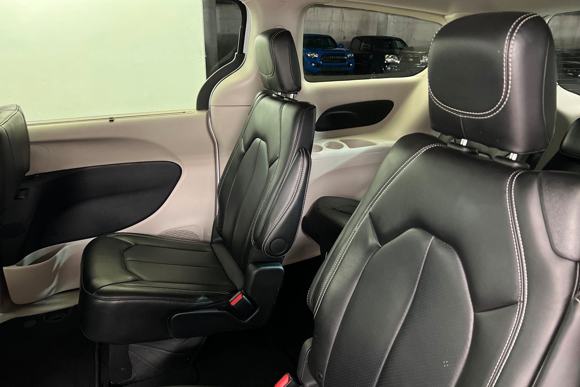 Used 2024 Chrysler Pacifica Touring-L FWD image 20