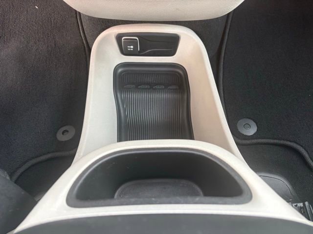 Used 2024 Chrysler Pacifica Touring-L image 22