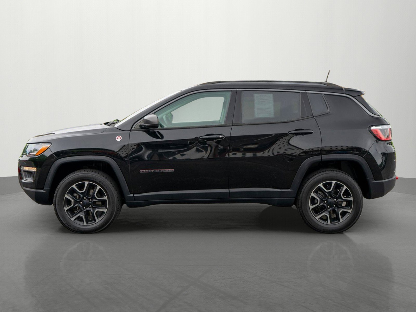 Used 2019 Jeep Compass Trailhawk w/ Cold Weather Group AWD/4WD image 4