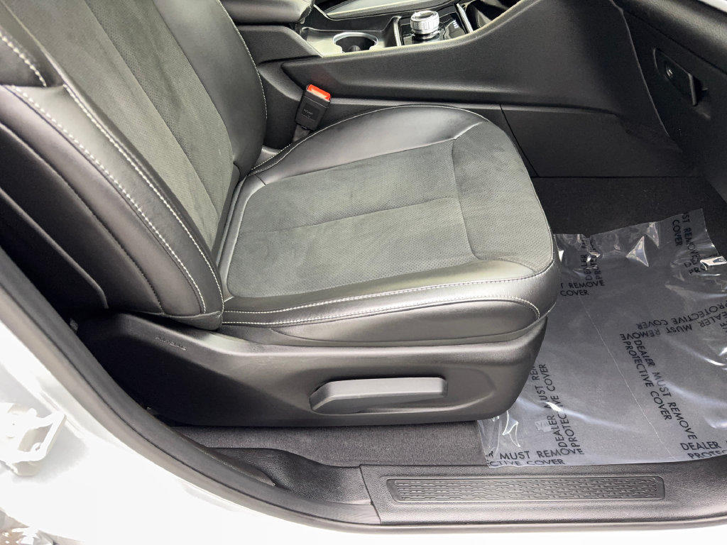 Used 2025 Jeep Grand Cherokee Altitude RWD image 45