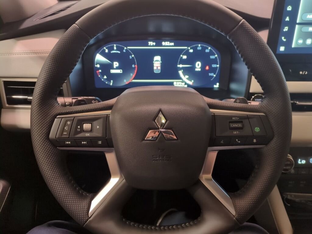 New 2025 Mitsubishi Outlander SEL image 19