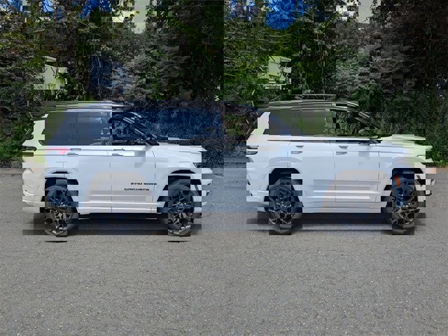 New 2025 Jeep Grand Cherokee L Summit image 4