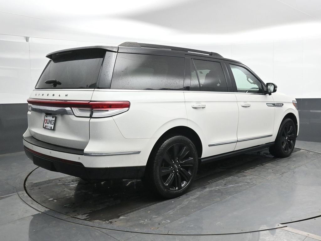 Used 2022 Lincoln Navigator Black Label image 2