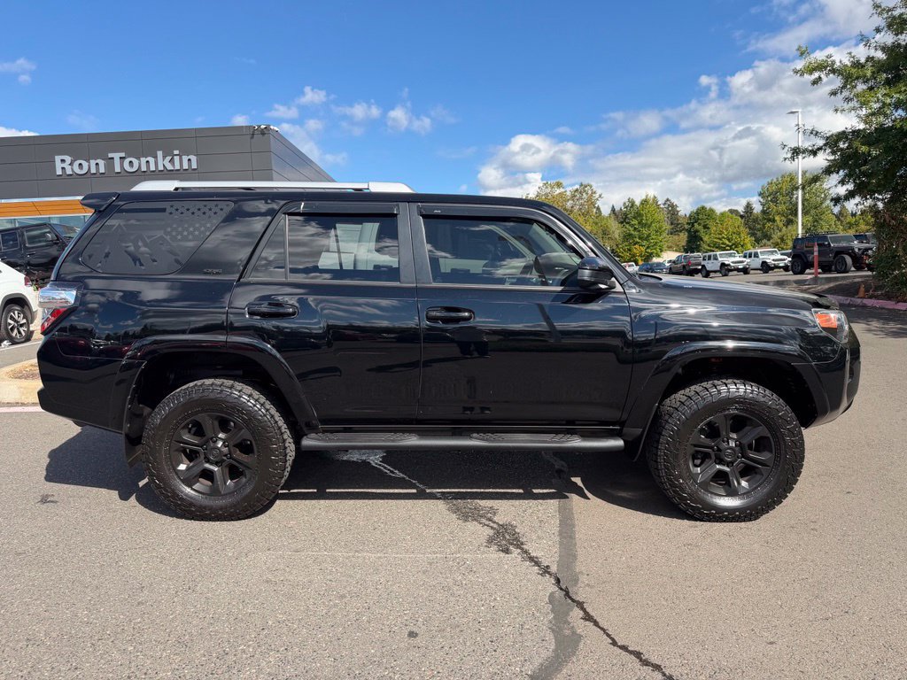 Used 2018 Toyota 4Runner SR5 AWD/4WD image 8