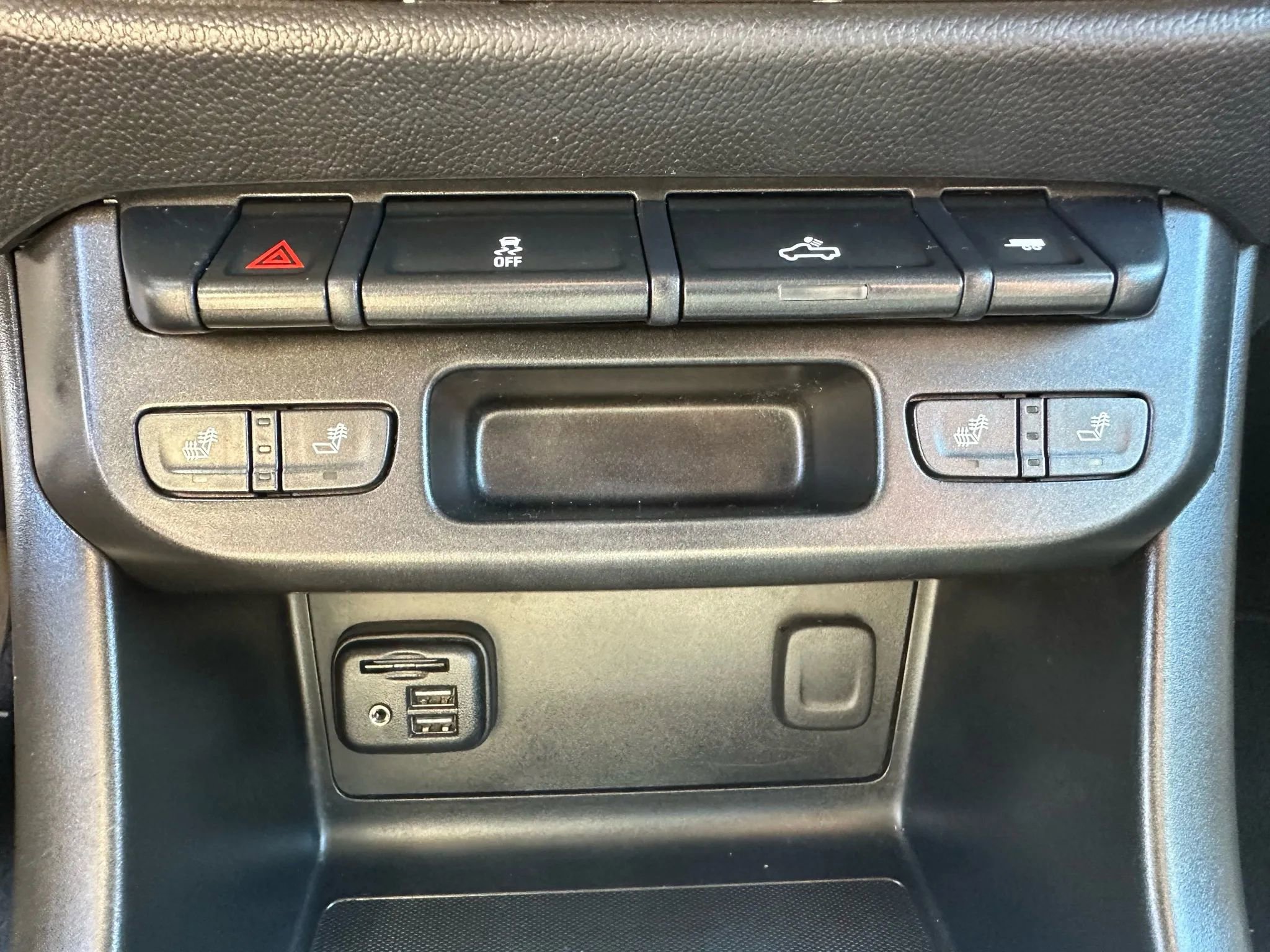 Used 2022 Chevrolet Colorado LT w/ Luxury Package image 29