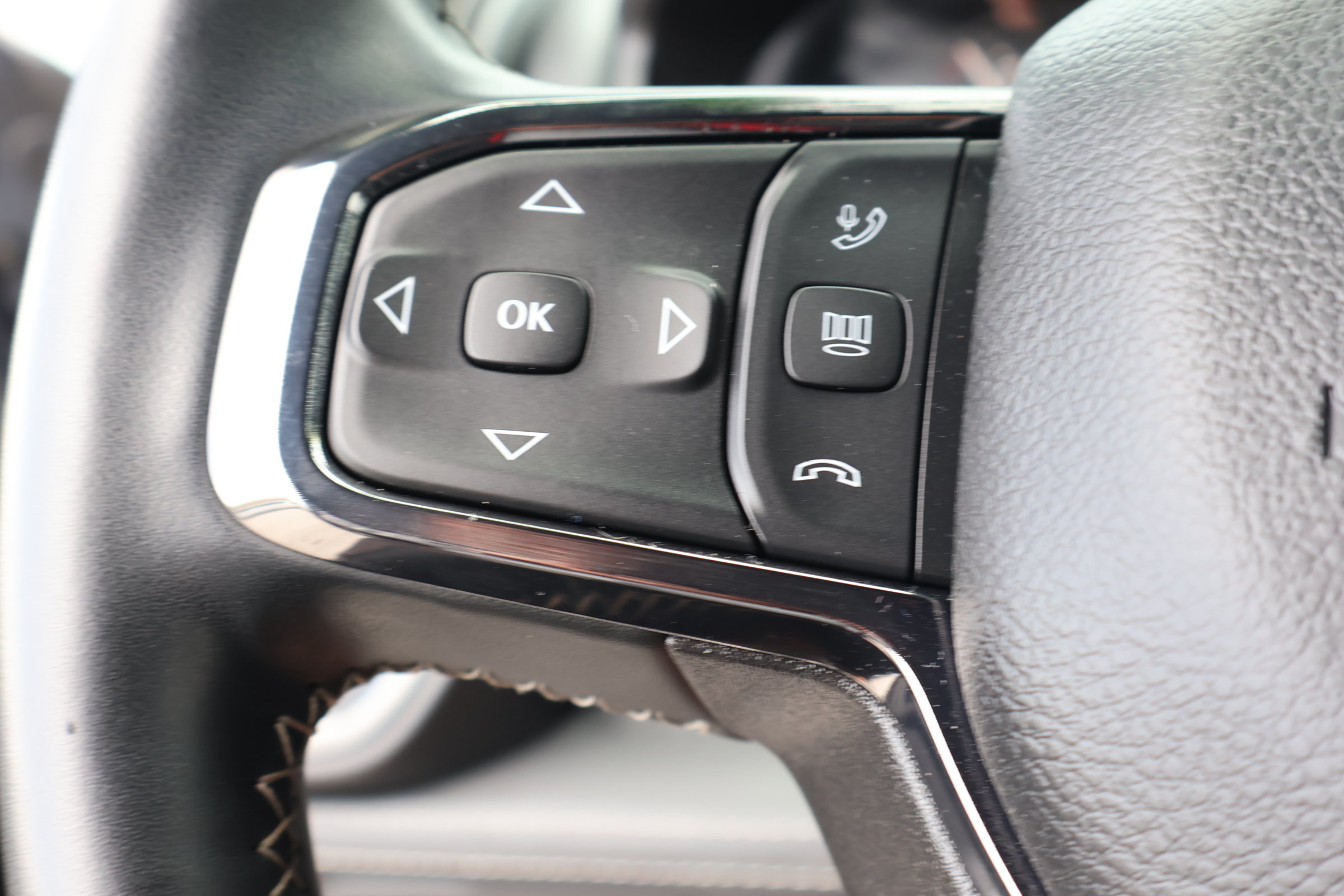 Used 2025 RAM 2500 Limited AWD/4WD image 29