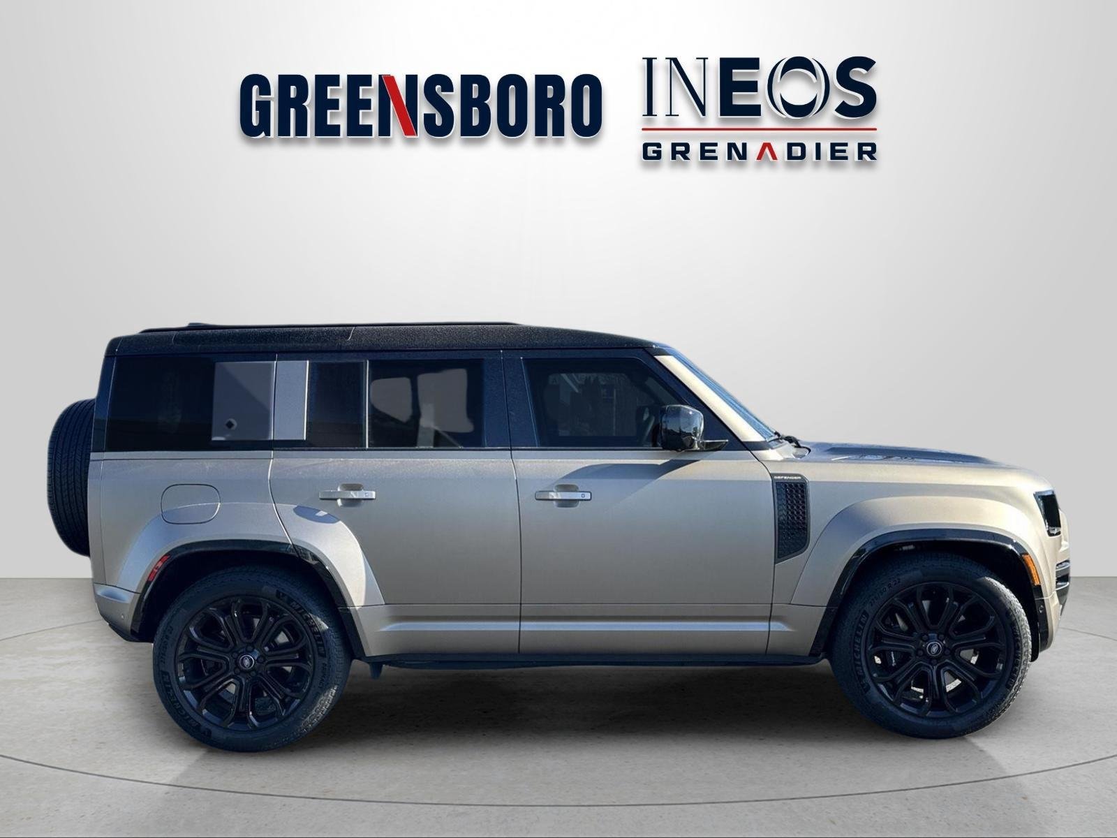 Used 2025 Land Rover Defender 110 AWD/4WD image 6