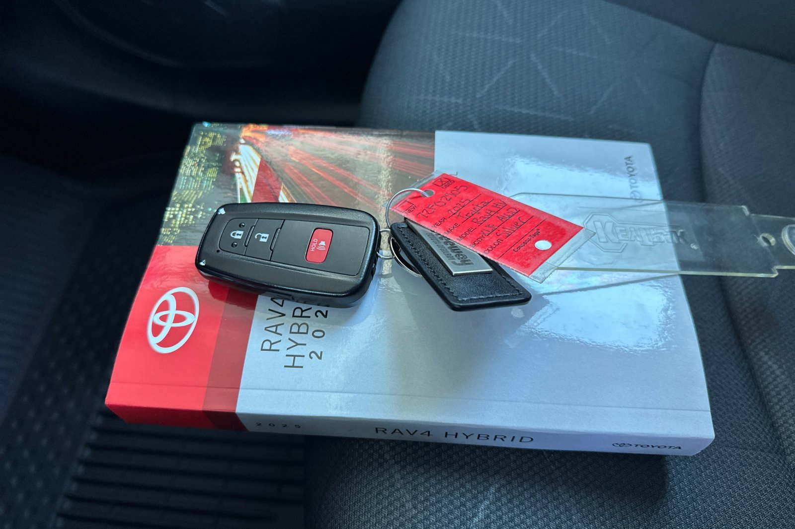 Used 2025 Toyota RAV4 XLE image 11