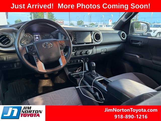 Used 2023 Toyota Tacoma TRD Off-Road w/ Technology Package AWD/4WD image 8