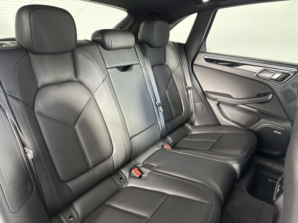 Certified 2025 Porsche Macan S AWD/4WD image 22