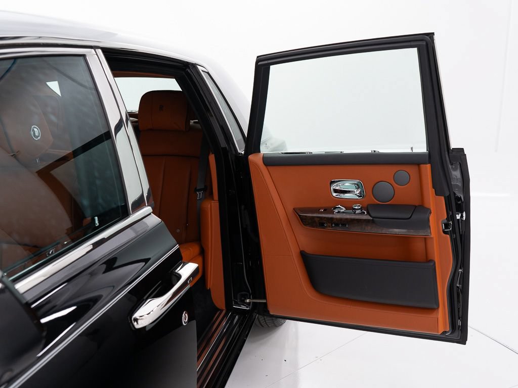 Certified 2023 Rolls-Royce Phantom Sedan RWD image 21