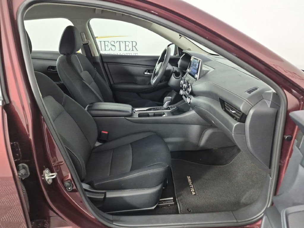 Used 2025 Nissan Sentra SV FWD image 34