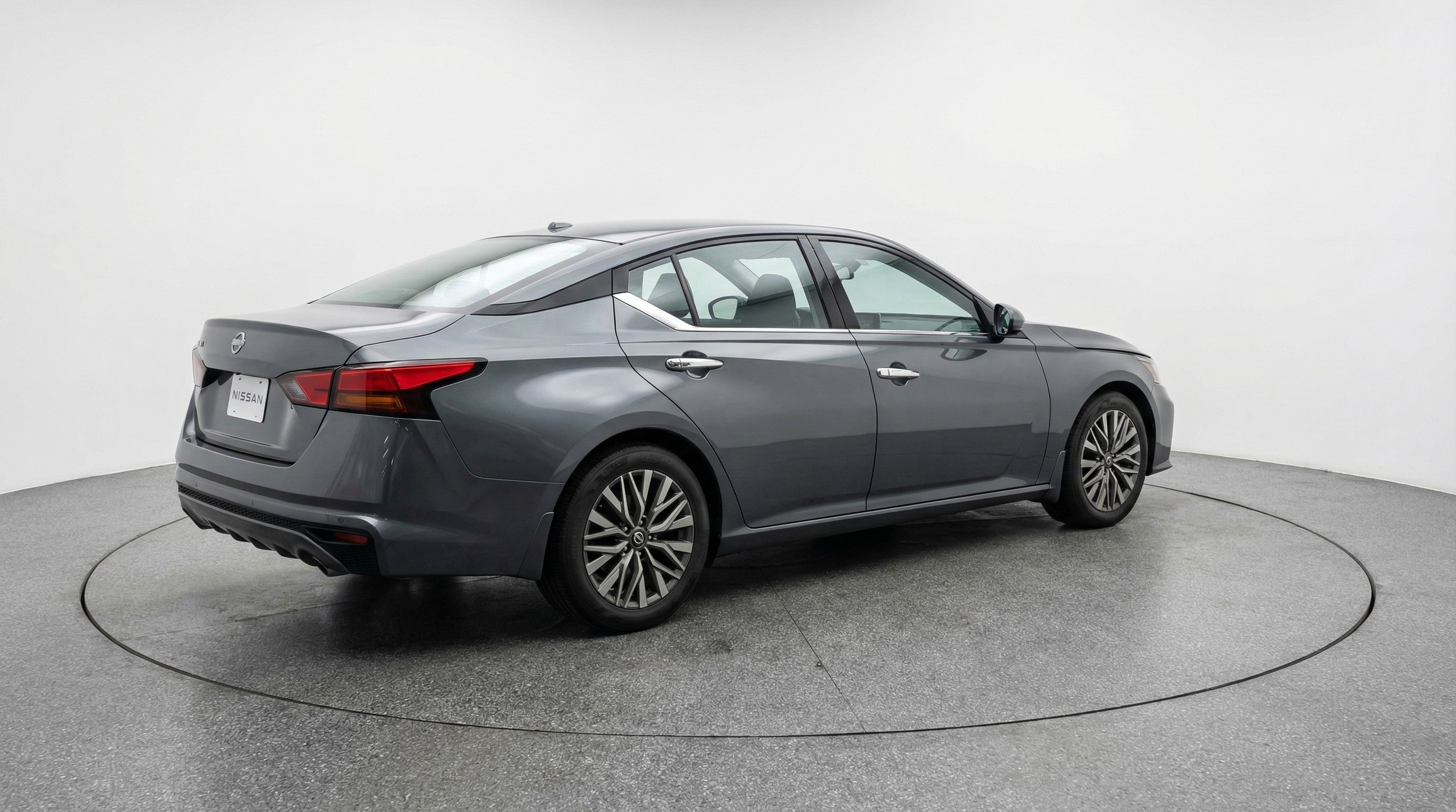 Used 2025 Nissan Altima 2.5 SV image 9