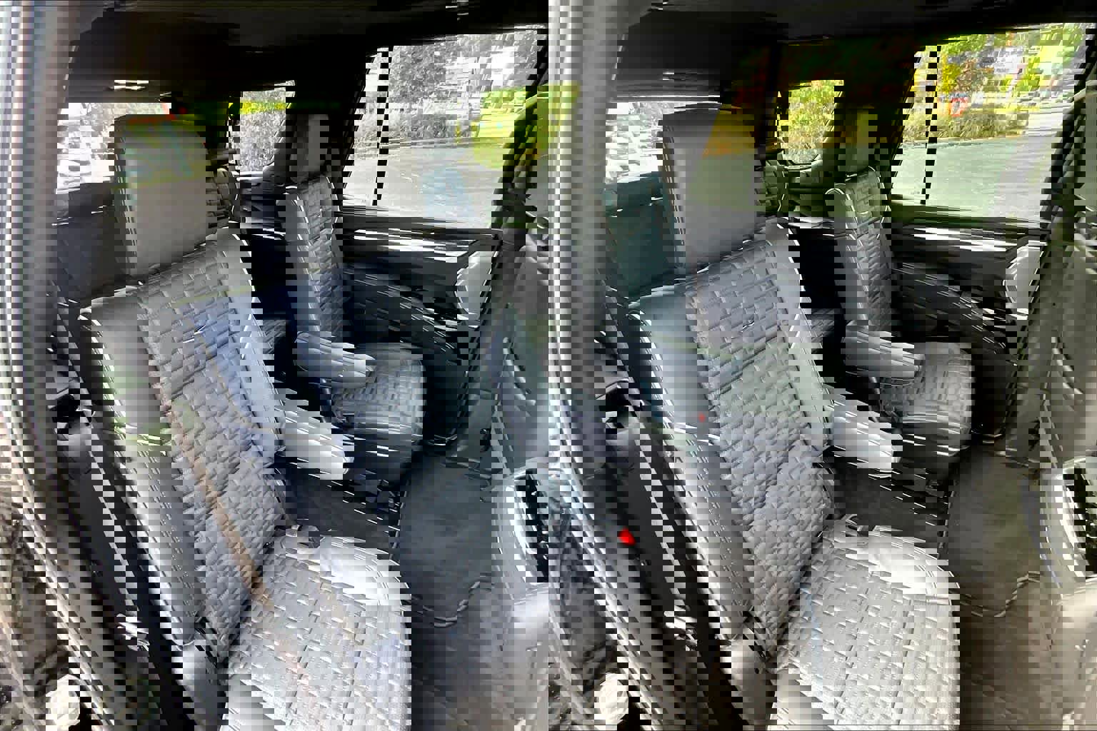 Used 2025 Cadillac Escalade V w/ LPO, ONYX Package image 19