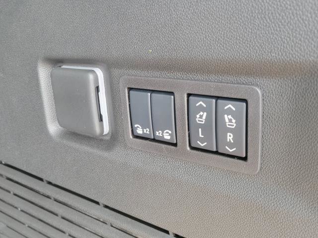 New 2026 Chevrolet Suburban Premier image 9