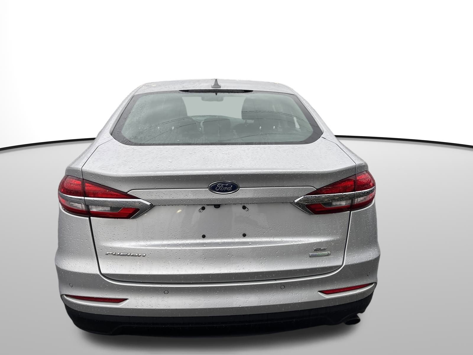 Used 2019 Ford Fusion SE image 2