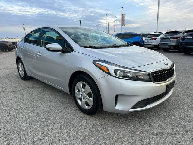 Used 2017 Kia Forte LX image 7