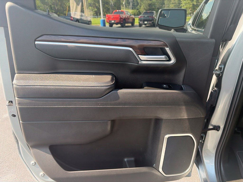 Used 2025 GMC Sierra 1500 SLT AWD/4WD image 31