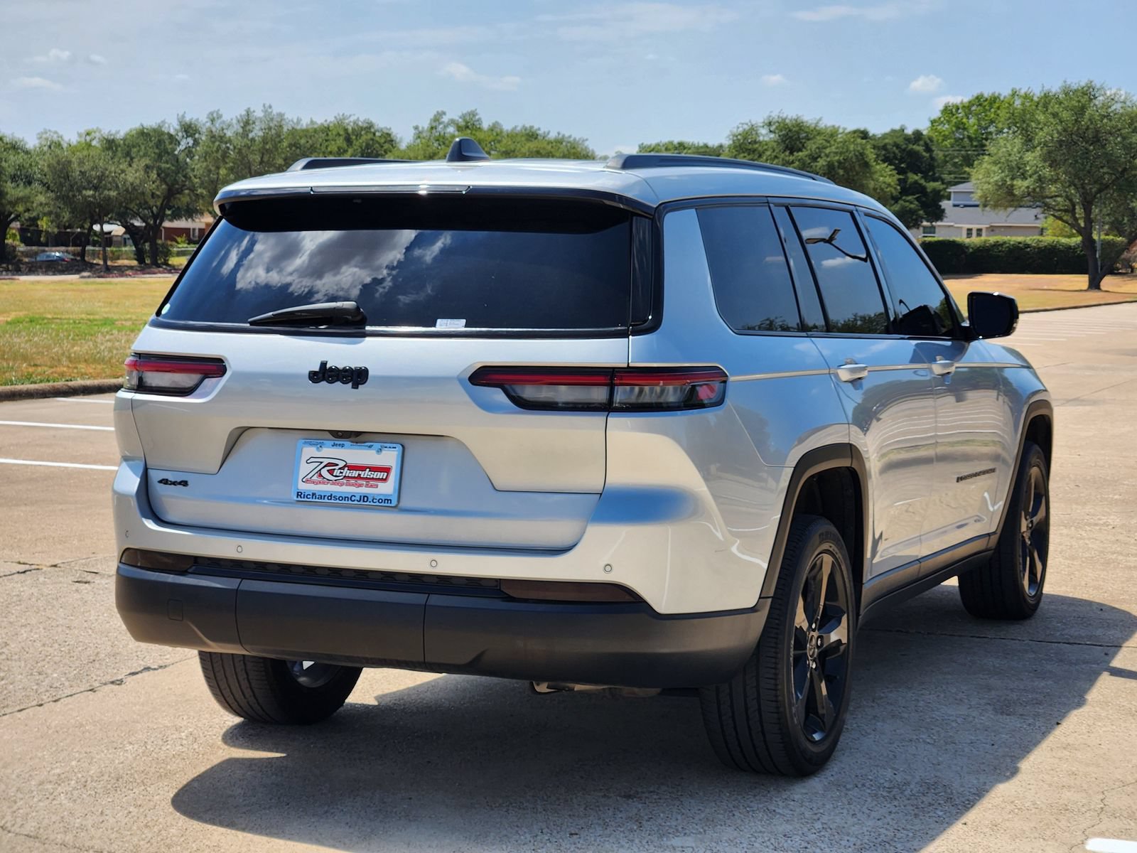 Used 2024 Jeep Grand Cherokee L Laredo AWD/4WD image 6