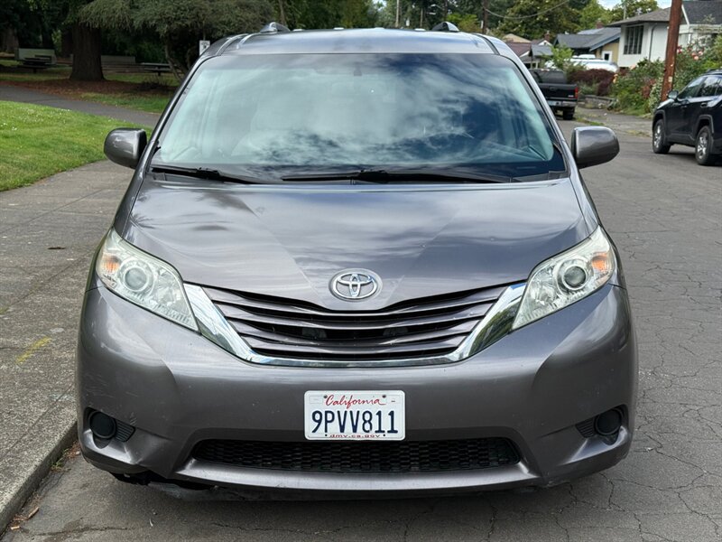 Used 2016 Toyota Sienna LE FWD image 4
