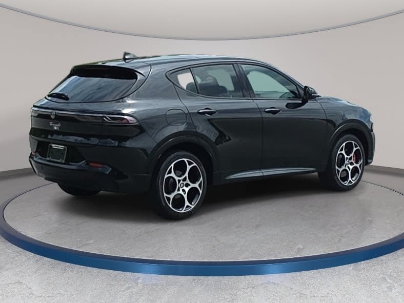 Used 2025 Alfa Romeo Tonale w/ Premium Package AWD/4WD image 5