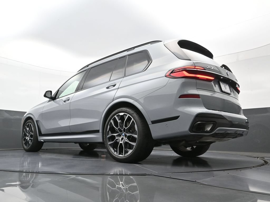 Used 2026 BMW X7 xDrive40i w/ M Sport Package AWD/4WD image 27