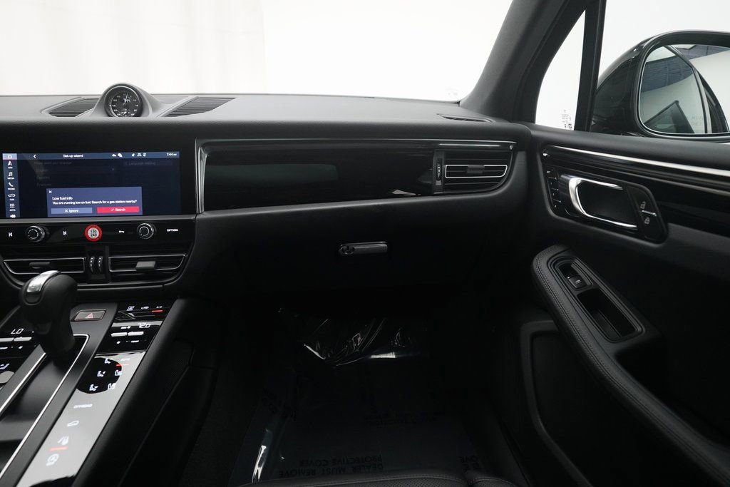 Certified 2026 Porsche Macan image 29