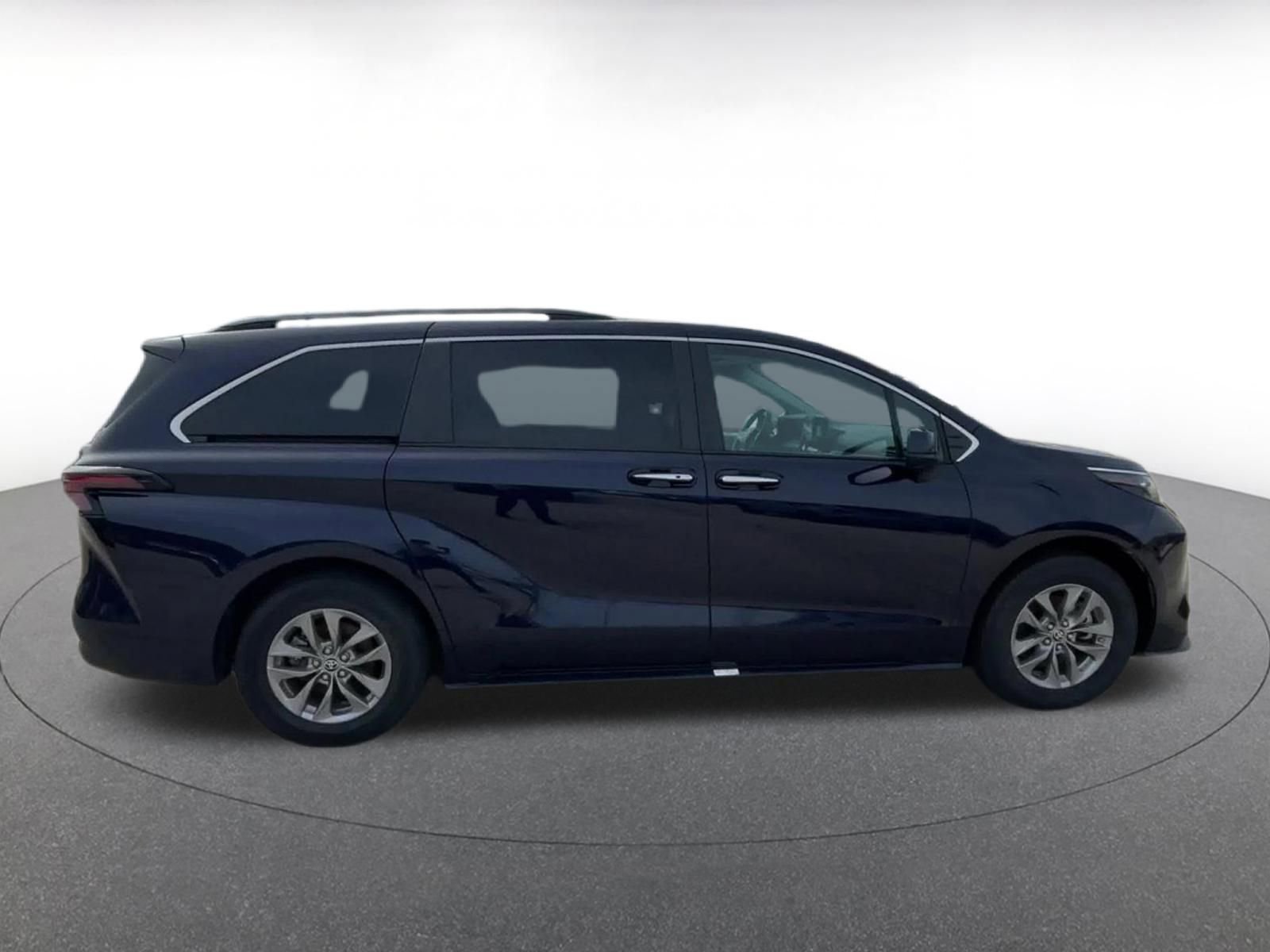 Used 2024 Toyota Sienna XLE image 16
