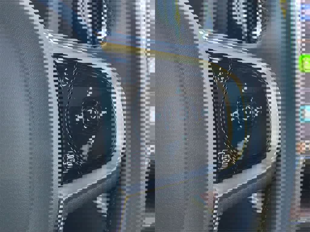 Used 2024 Volvo XC60 B5 Plus w/ Protection Package Premier image 25