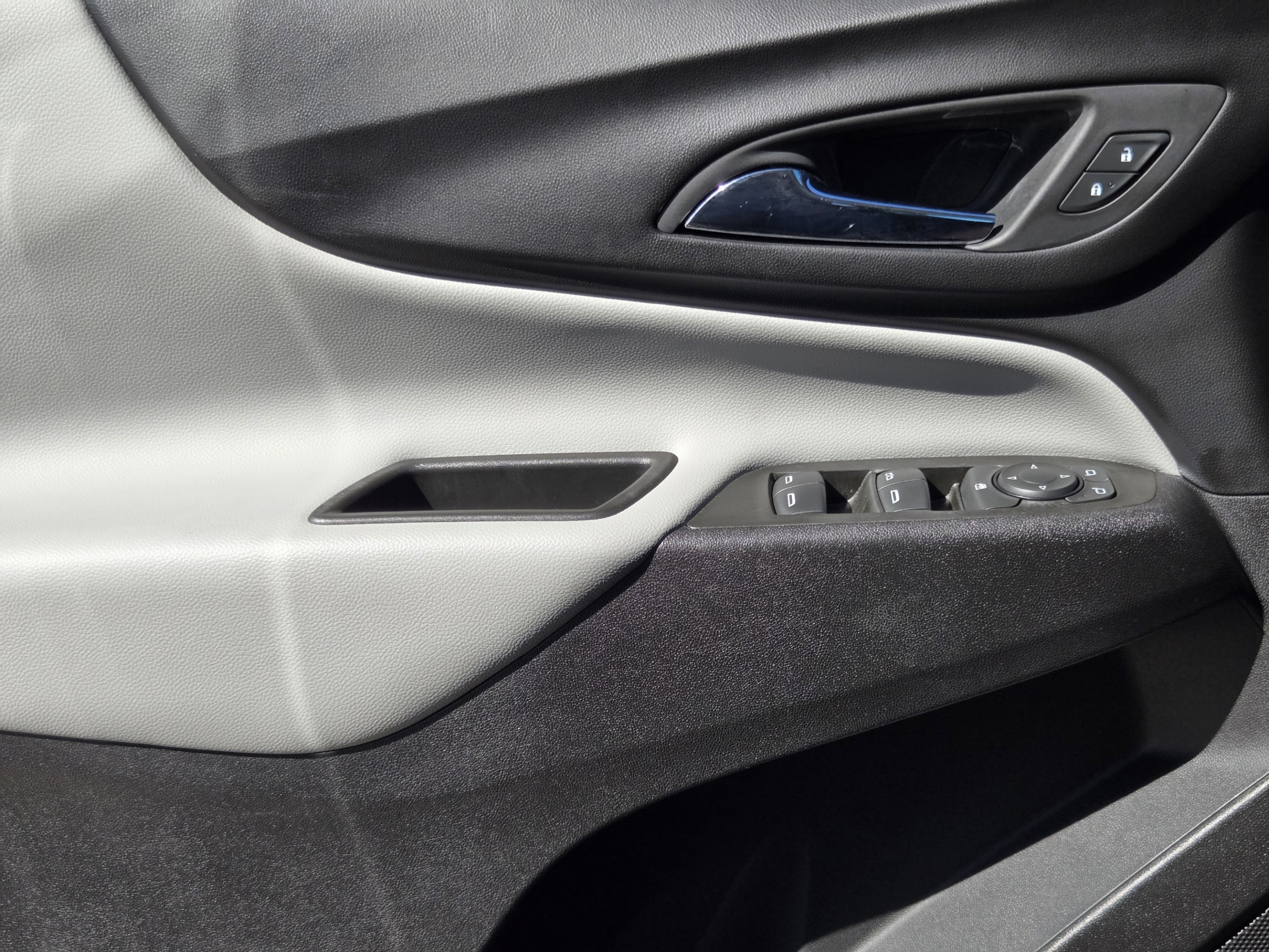 Used 2024 Chevrolet Equinox LS FWD image 21