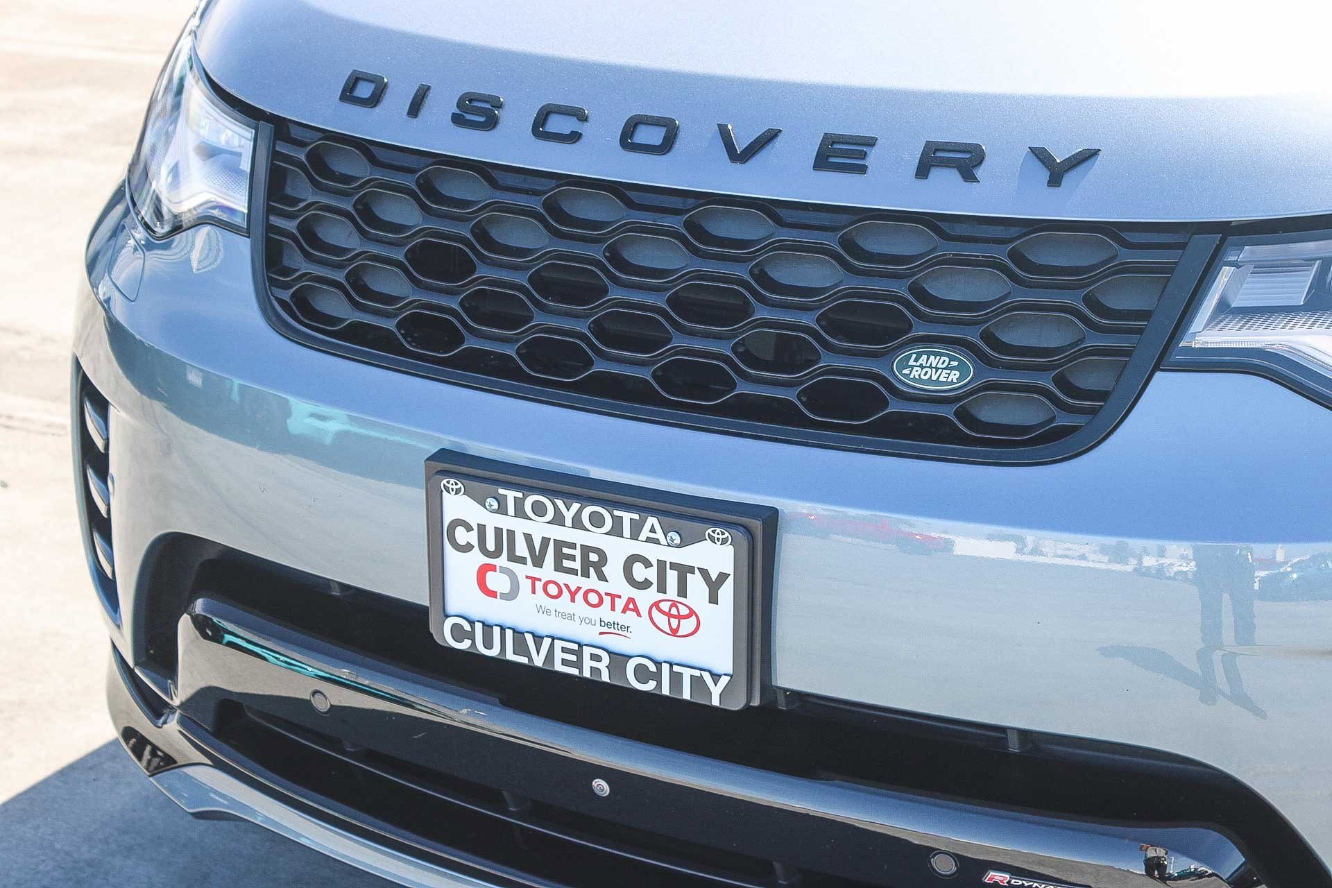 Used 2023 Land Rover Discovery S R-Dynamic image 6