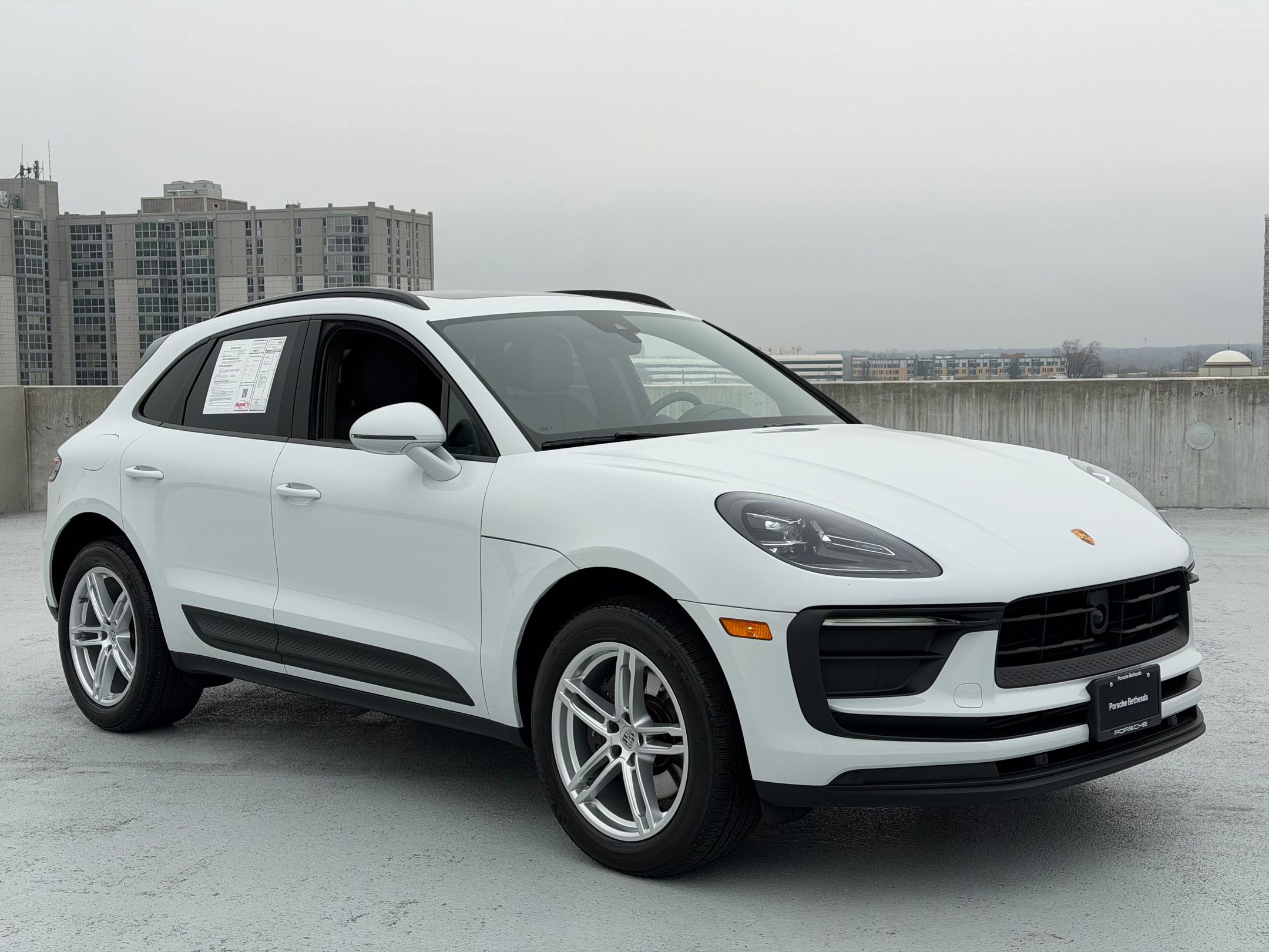 Certified 2023 Porsche Macan image 9