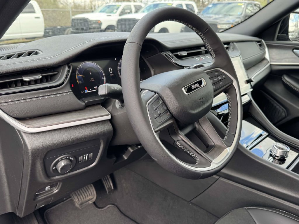New 2026 Jeep Grand Cherokee Altitude AWD/4WD image 2