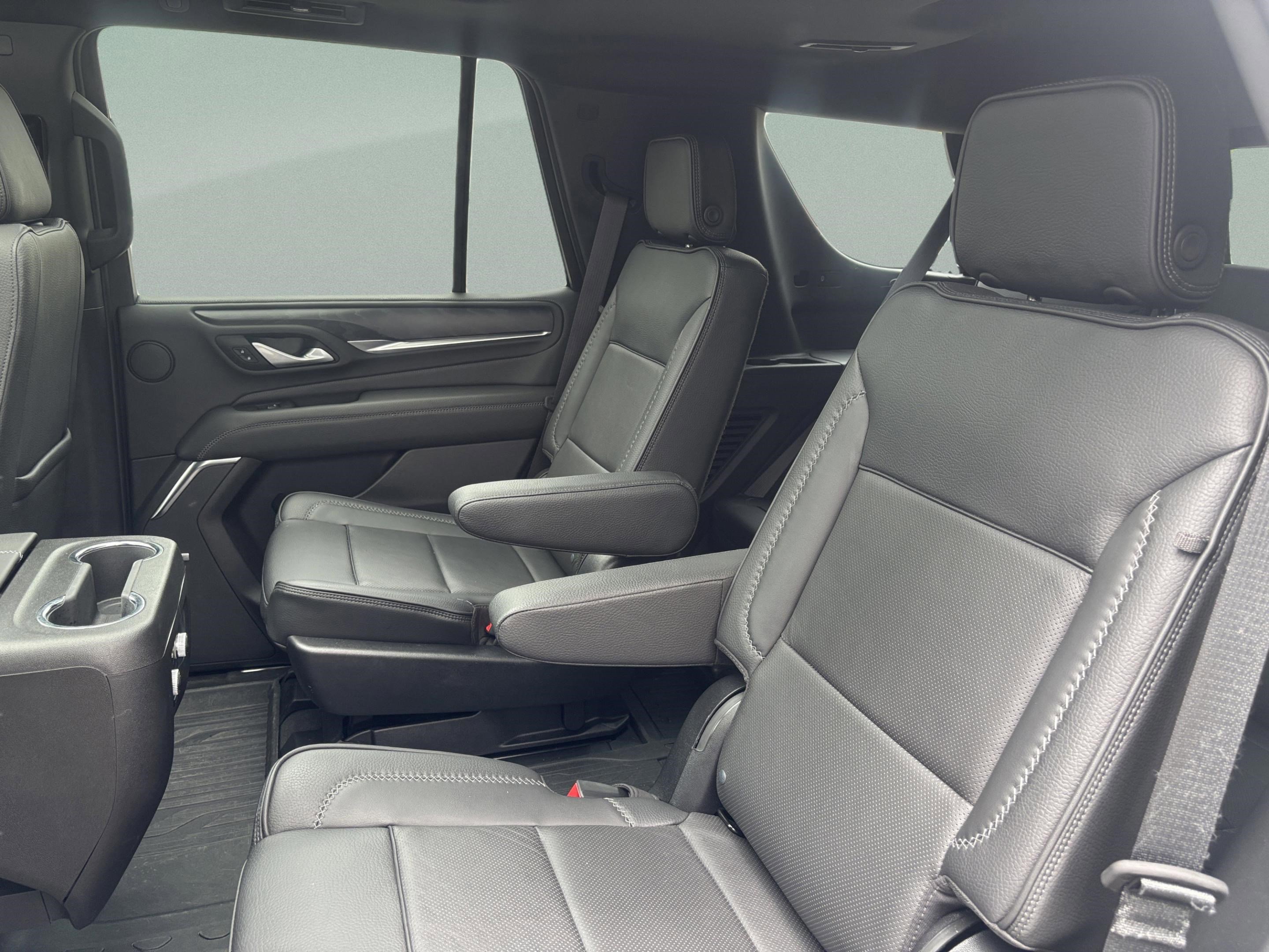Used 2022 GMC Yukon Denali w/ Denali Reserve Package RWD image 14