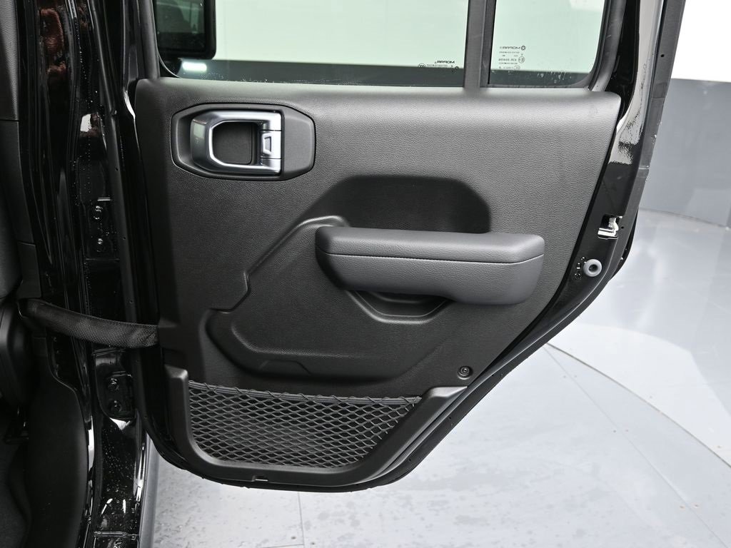 New 2025 Jeep Wrangler Unlimited Rubicon w/ Technology Group image 15