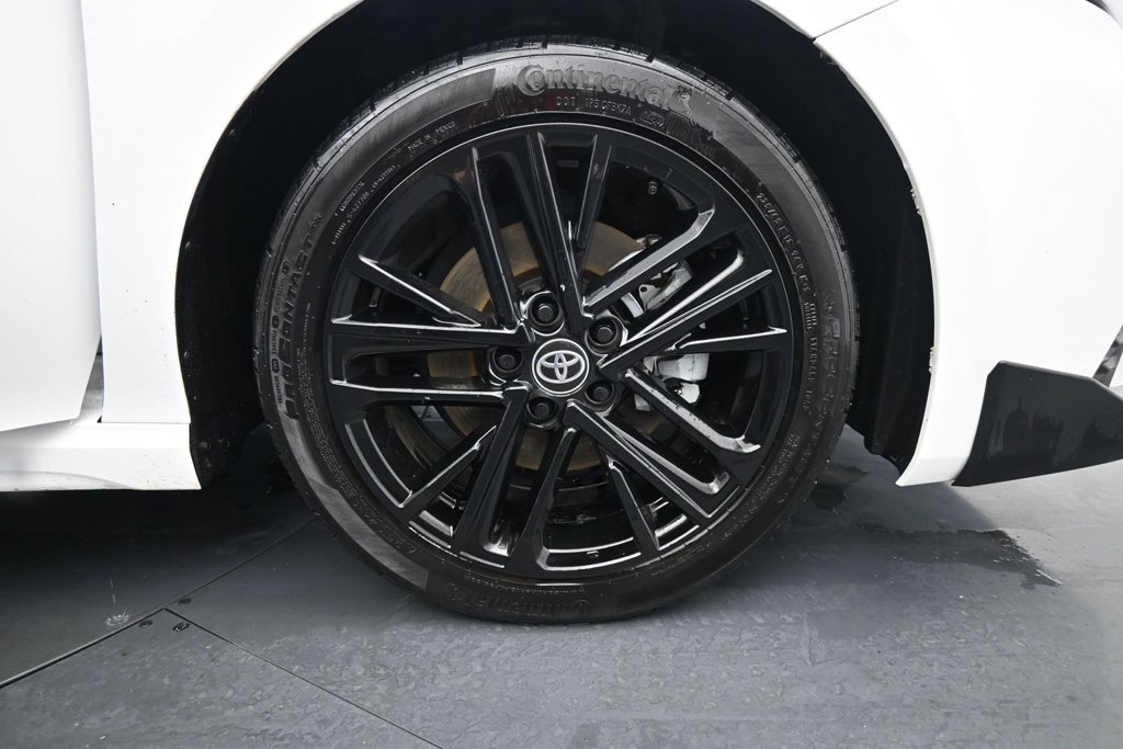 Used 2025 Toyota Camry SE AWD/4WD image 11