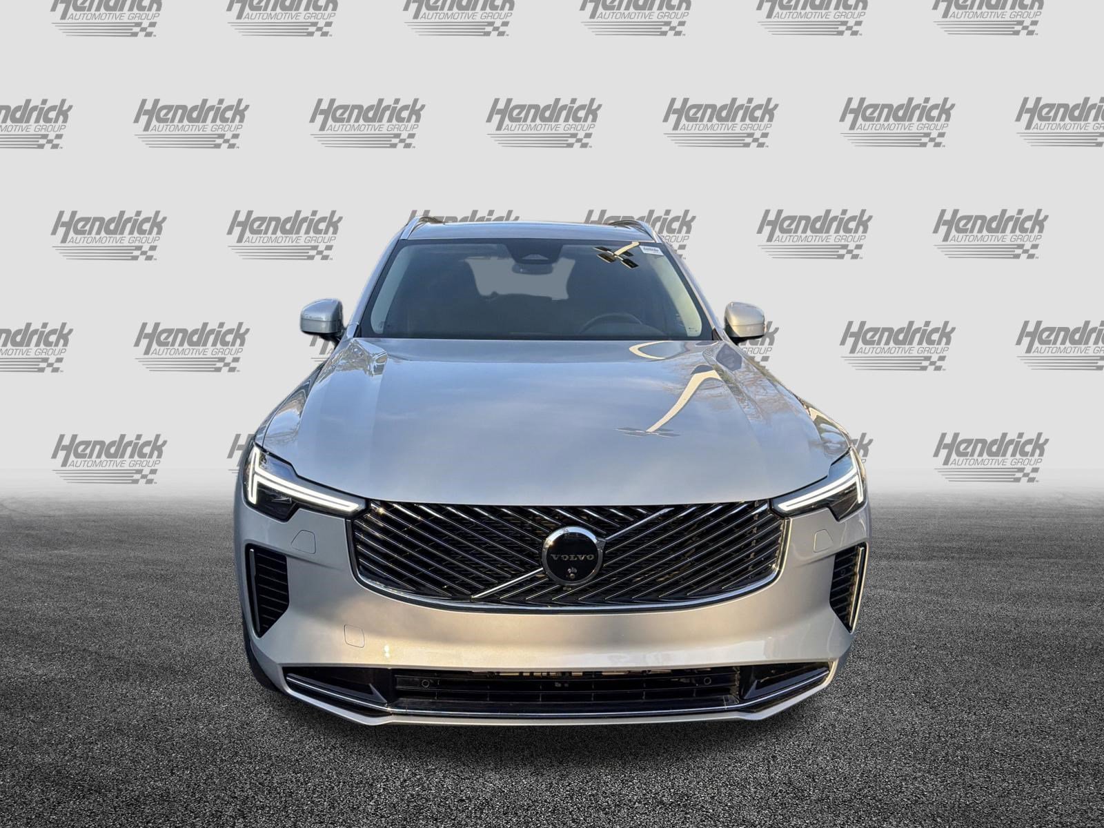 Certified 2025 Volvo XC90 B6 Plus image 3