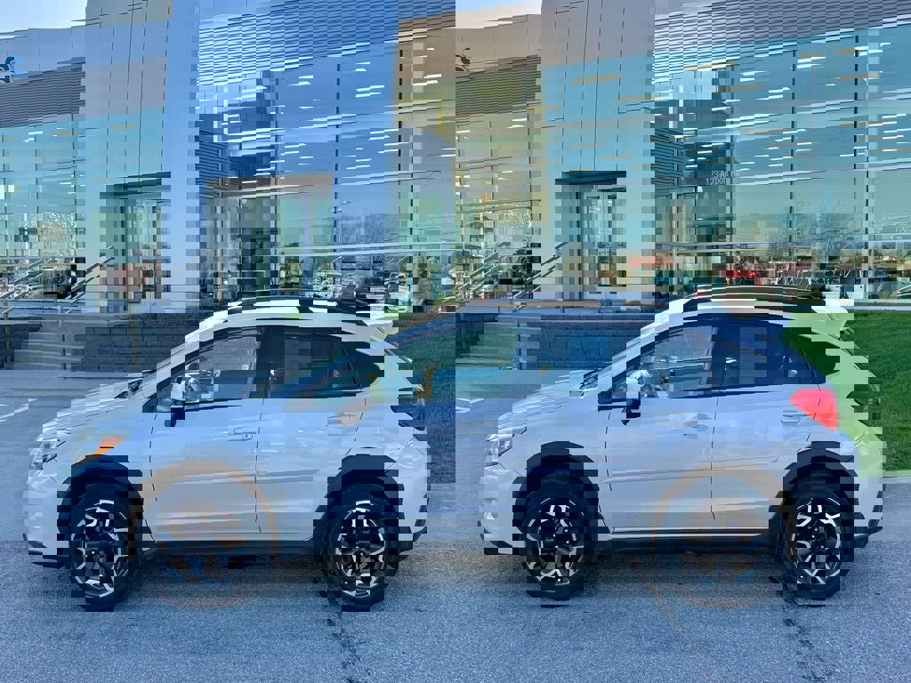 Used 2014 Subaru Crosstrek 2.0i Limited AWD/4WD image 3