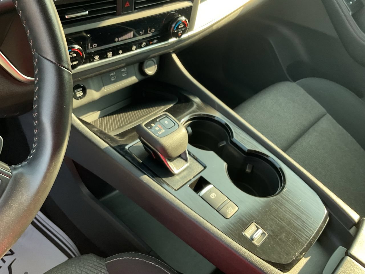 Used 2025 Nissan Rogue SV FWD image 25
