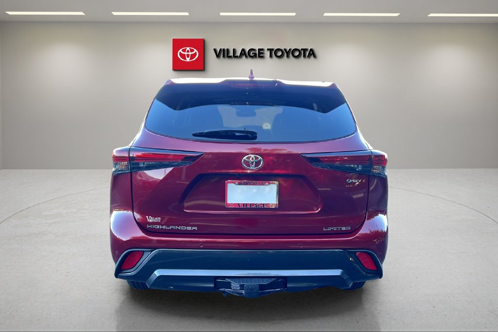 Certified 2026 Toyota Highlander Limited AWD/4WD image 4