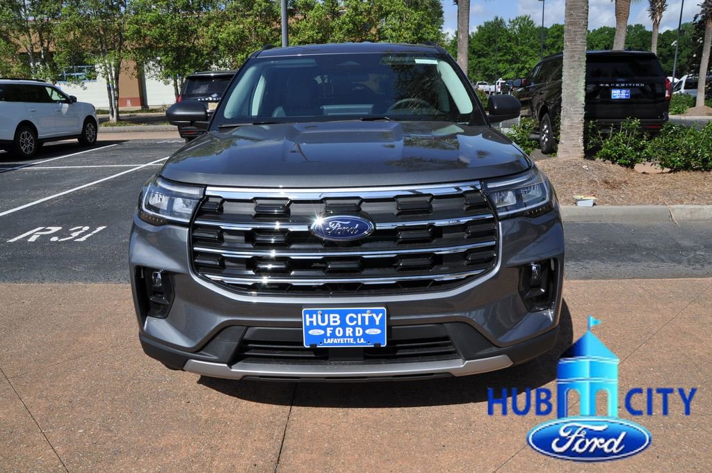 New 2026 Ford Explorer Active RWD image 8