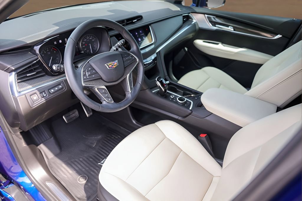 Certified 2025 Cadillac XT5 Sportv w/ Technology Package AWD/4WD image 10