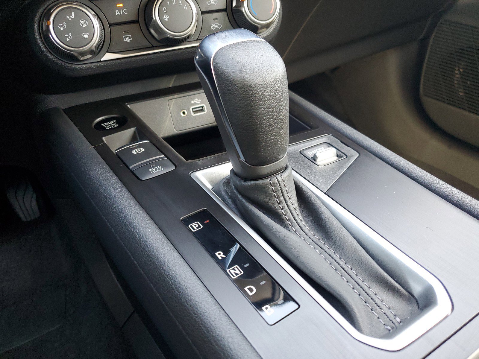 Certified 2025 Nissan Kicks S image 24