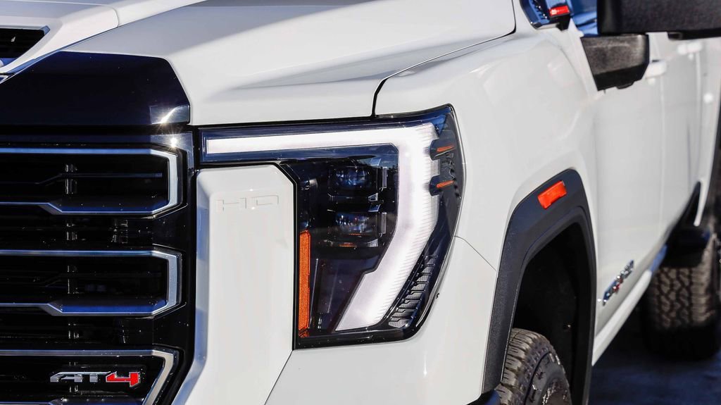 Used 2025 GMC Sierra 2500 AT4 image 5