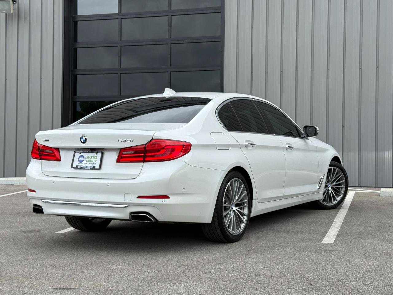 Used 2017 BMW 540i xDrive w/ Sport Package AWD/4WD image 4