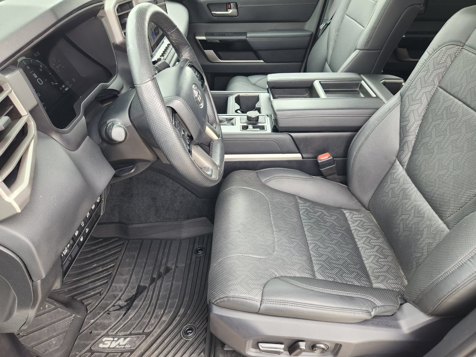 Used 2024 Toyota Tundra Limited AWD/4WD image 16