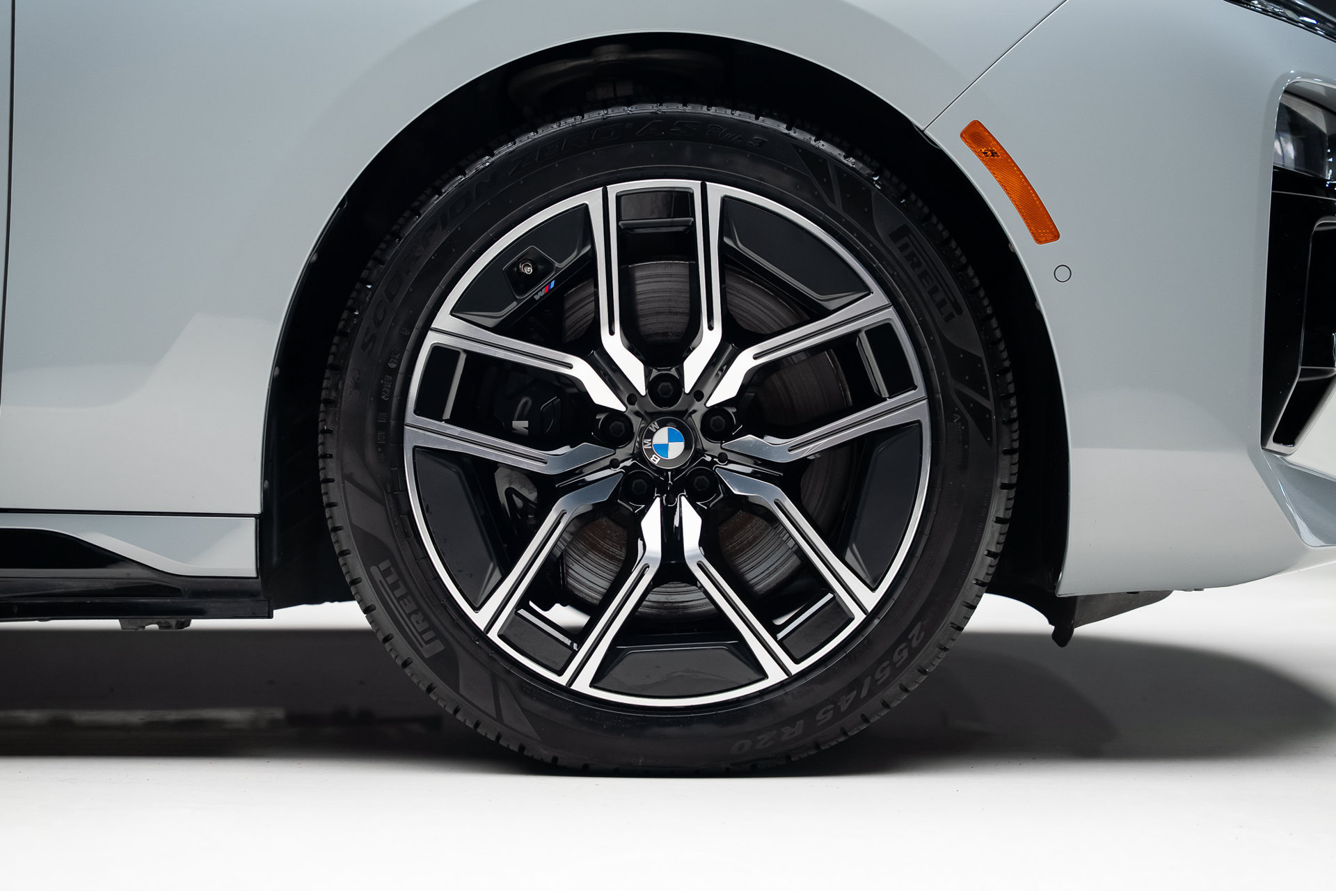 Used 2024 BMW i7 xDrive60 w/ Executive Package AWD/4WD image 39